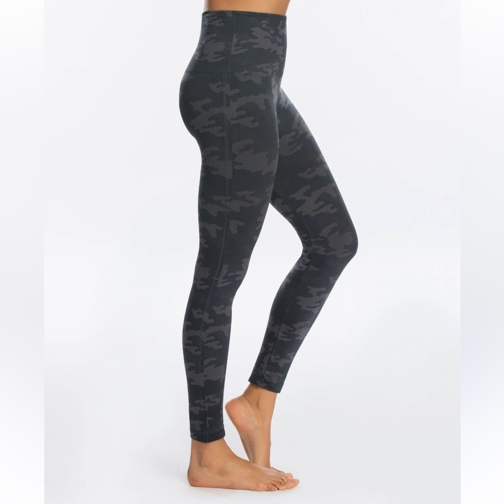 SPANX seamless camo leggings look at me now black size small